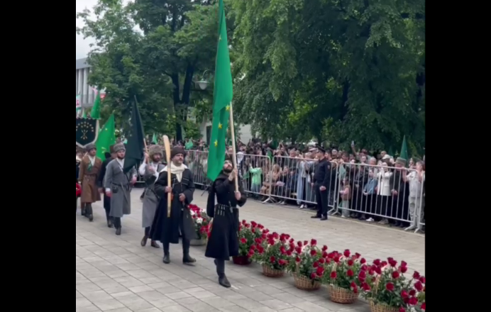 Участники шествия в Нальчике 21.05.25, стоп-кадр видео https://t.me/zapravakbr/3361.