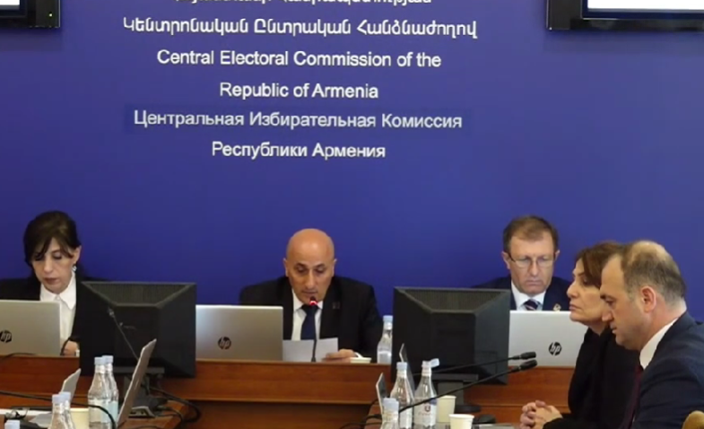 Заседание Центризбиркома. Стоп-кадр трансляции Yerevan Today от 14.06.26, https://www.youtube.com/watch?v=S4ivjau8Dzo&t=8s