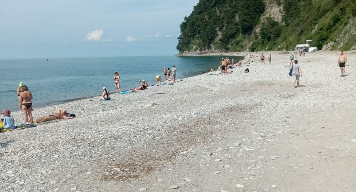 Пляж в Туапсе. Скриншот фото из Telegram-канала Романа Пукалова от 14.06.26, https://t.me/Roman_eco/1870.