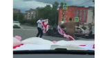 Танцы с грузинскими флагами во Владикавказе. 19 июня 2026 г. Скриншот видео https://t.me/sapakavkaz/7424