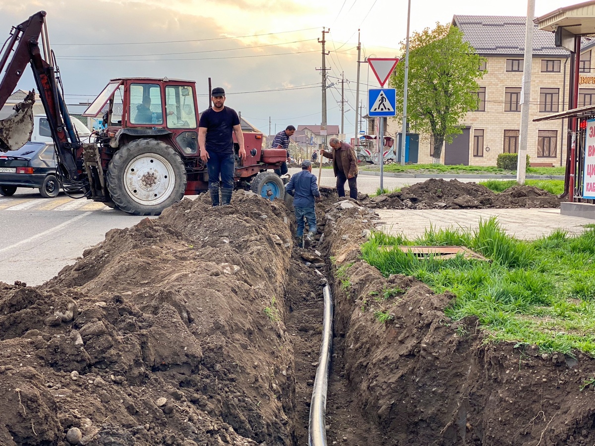 Работы по устранению аварии на водопроводной сети в Чегеме. Фото: https://chegem.kbr.ru/