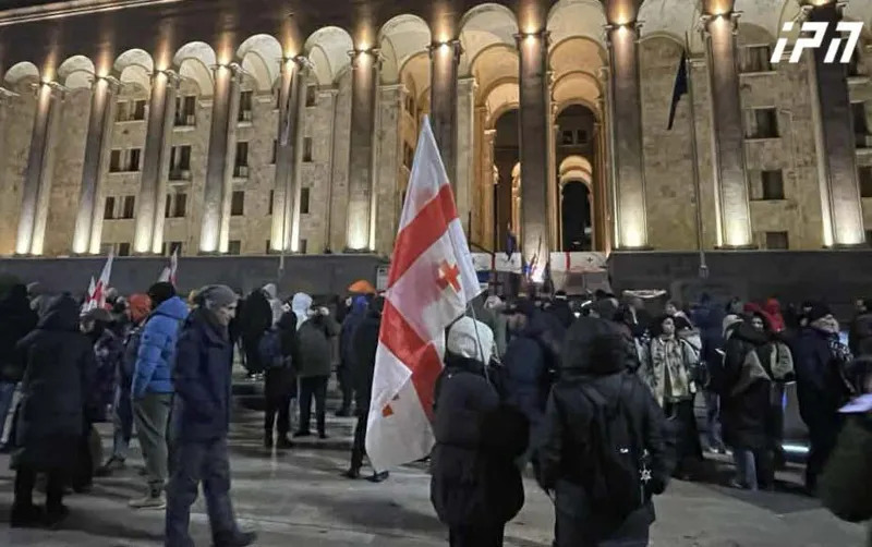 Акция протеста в Тбилиси. Interpressnews/https://www.interpressnews.ge/ka/article/859496-parlamenttan-saprotesto-akcia-mimdinareobs