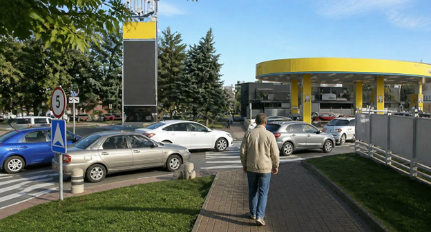Очередь на заправке в Ростове-на-Дону. Фото: https://m.vk.com/wall-233618706_13517