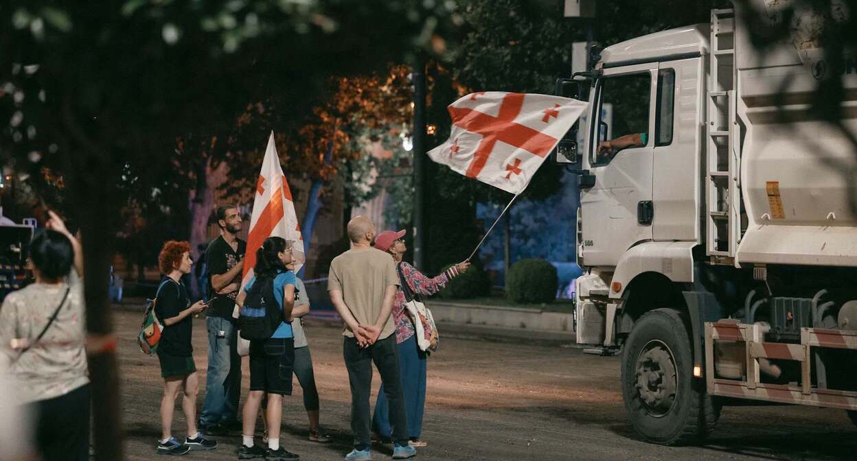 Протестующие на проспекте Руставели. Фото: Levan Zazadze / inradio.tv ინრადიო Протестующие на проспекте Руставели. Фото: Levan Zazadze / inradio.tv ინრადიო