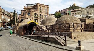 Тбилисский исторический район Абанотубани, популярный у туристов. Фото М.Кузнецовой для "Кавказского узла".
