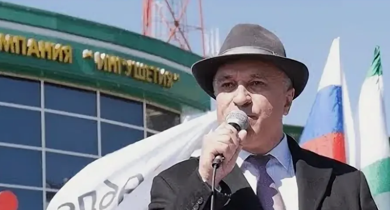 Ахмед Погоров. Стоп-кадр видео от 13.06.2019, https://www.youtube.com/watch?v=aMi4DyUBHW8