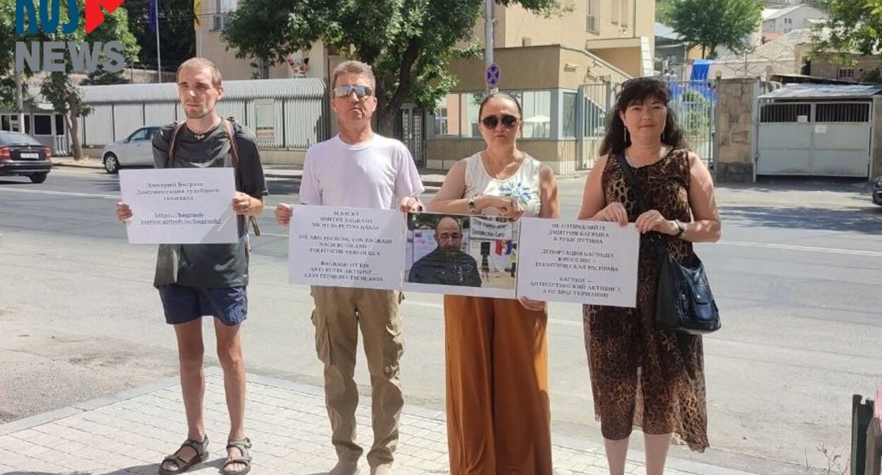 Участники пикета в Ереване в поддержку Дмитрия Баграша. Скриншот публикации https://t.me/rusnews/89339
