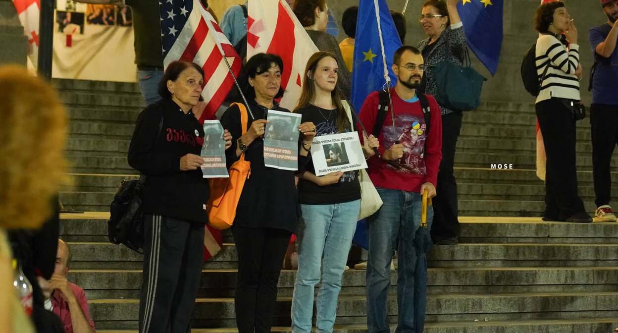 Сторонники евроинтеграции в Тбилиси в 643-й день непрерывных протестов. 1 сентября 2026 г. Фото MO SE/ Facebook - принадлежит компании Meta деятельность которой запрещена в России