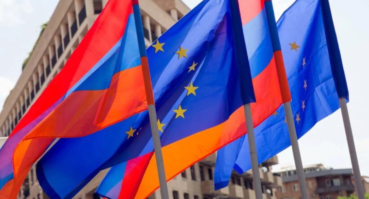 Флаги ЕС и Армении. Фото: https://armeniatoday.am/economica/1123831/
