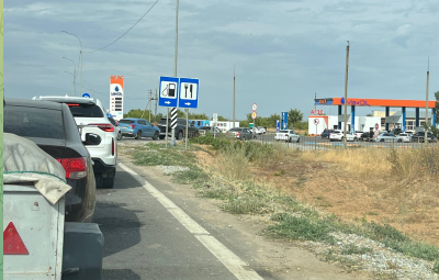Очередь на АЗС в Дубровке 05.09.26. Скриншот фото из чата «Где бензин, Волгоград» https://t.me/benzinvlg/11530.