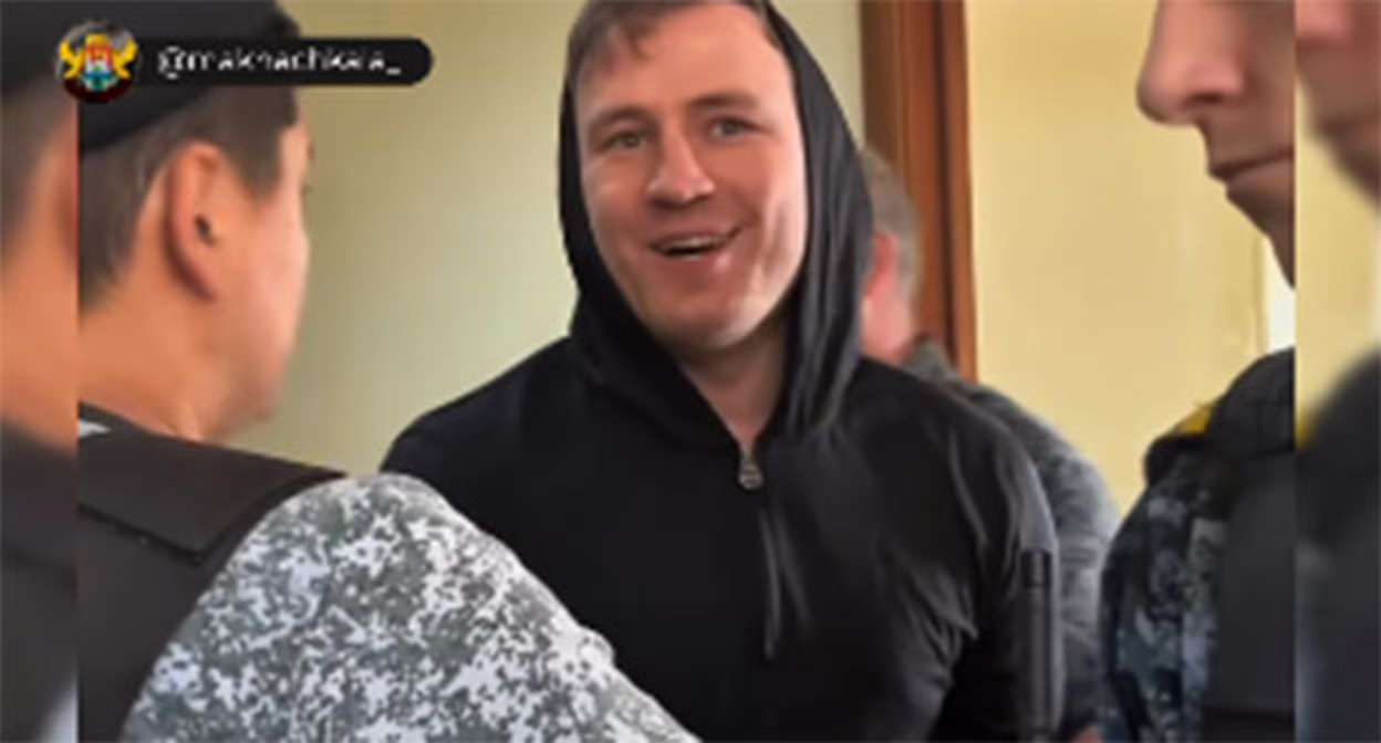 Магомеддибир Магомеддибиров. Скриншот видео https://www.instagram.com/reel/DY89rv2Imdv/ принадлежит компании Meta деятельность которой запрещена в России