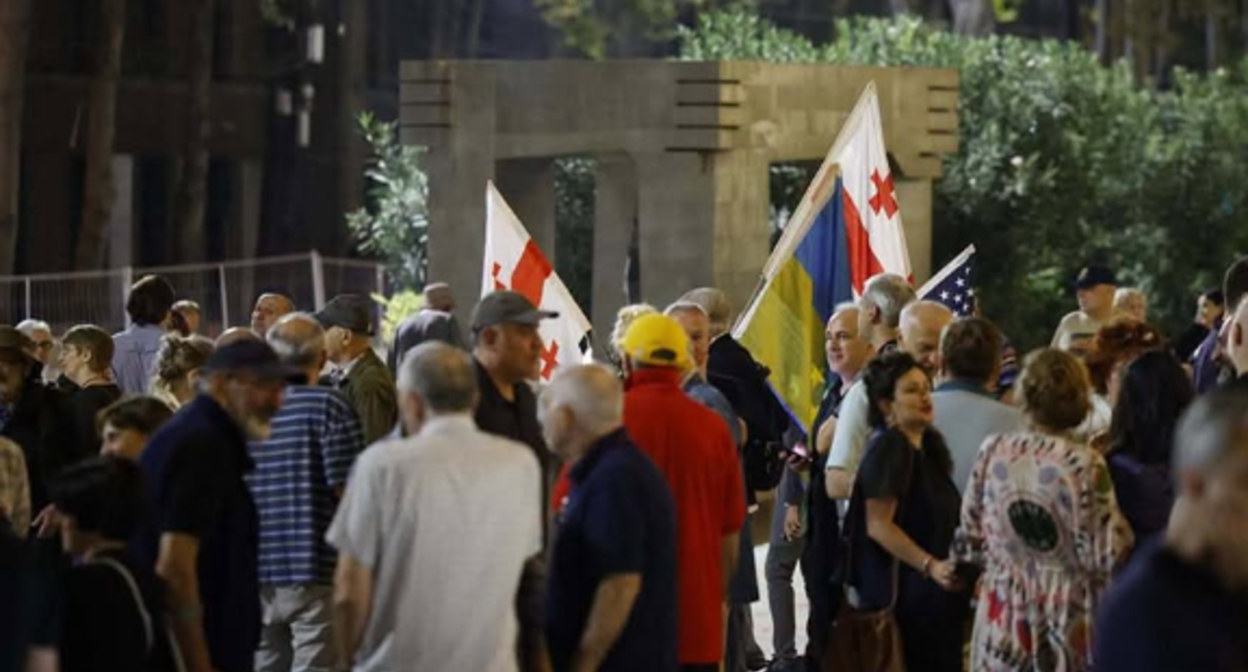 Протесты в Тбилиси 13.09.26, фото Publika? https://www.facebook.com/photo/?fbid=1868873444512197&set=a.715406393192247 (деятельность компании Meta, владеющей соцсетью, запрещена в России) Протесты в Тбилиси 13.09.26, фото Publika? https://www.facebook.com/photo/?fbid=1868873444512197&set=a.715406393192247 (деятельность компании Meta, владеющей соцсетью, запрещена в России)