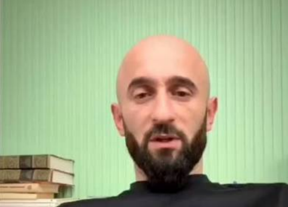 Гарри Цвижба. Скриншот фото "Аиашара" от 04.10.26, https://t.me/aiasharaabh/11629.