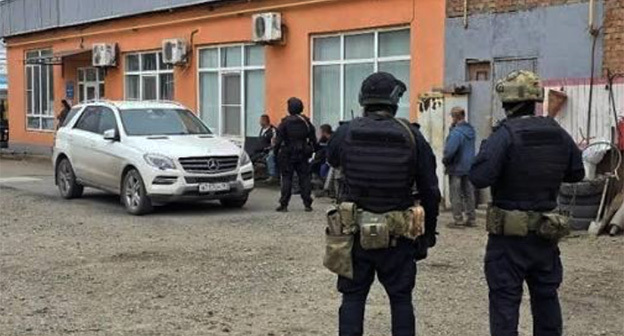 Задержание подозреваемых. 2 октября 2026 г. Скриншот видео https://www.instagram.com/p/Dd_fqxfj_ID/?img_index=1 принадлежит компании Meta деятельность которой запрещена в России Задержание подозреваемых. 2 октября 2026 г. Скриншот видео https://www.instagram.com/p/Dd_fqxfj_ID/?img_index=1 принадлежит компании Meta деятельность которой запрещена в России