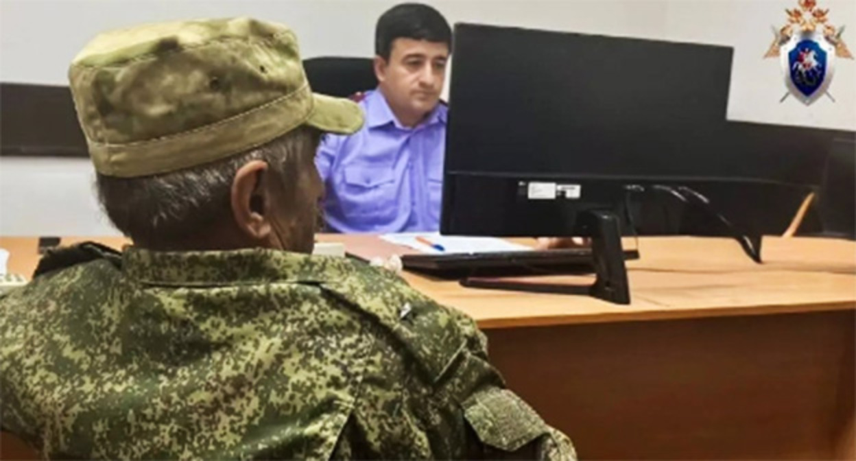 Задержанный во время допроса. 12 октября 2026 г. Фото: https://t.me/dagestan_sledcom05/4816 Задержанный во время допроса. 12 октября 2026 г. Фото: https://t.me/dagestan_sledcom05/4816