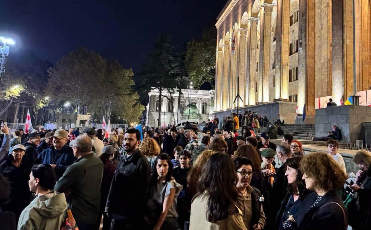Протестующие у парламента Грузии 15 октября. Фото: Giorgi Mumladze / Facebook* Протестующие у парламента Грузии 15 октября. Фото: Giorgi Mumladze / Facebook*