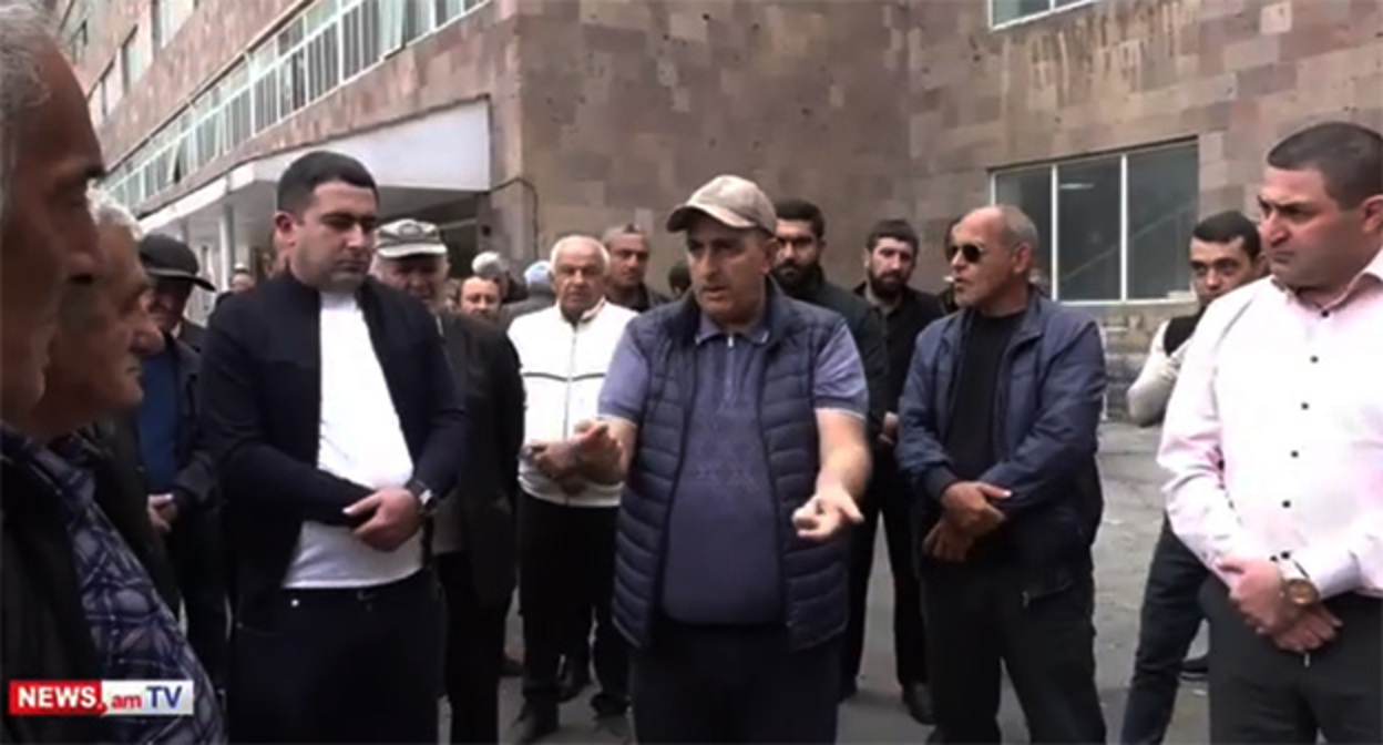 Акция протеста сотрудников "Раздан-цемент". 21 октября 2026 г. Скриншот видео https://news.am/ru/video/1069344