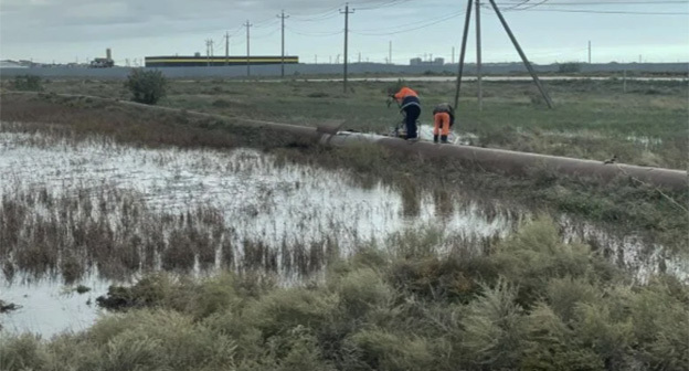 Прорыв магистрального водопровода в Махачкале. 28 октября 2026 г. Фото: МЧС Дагестана