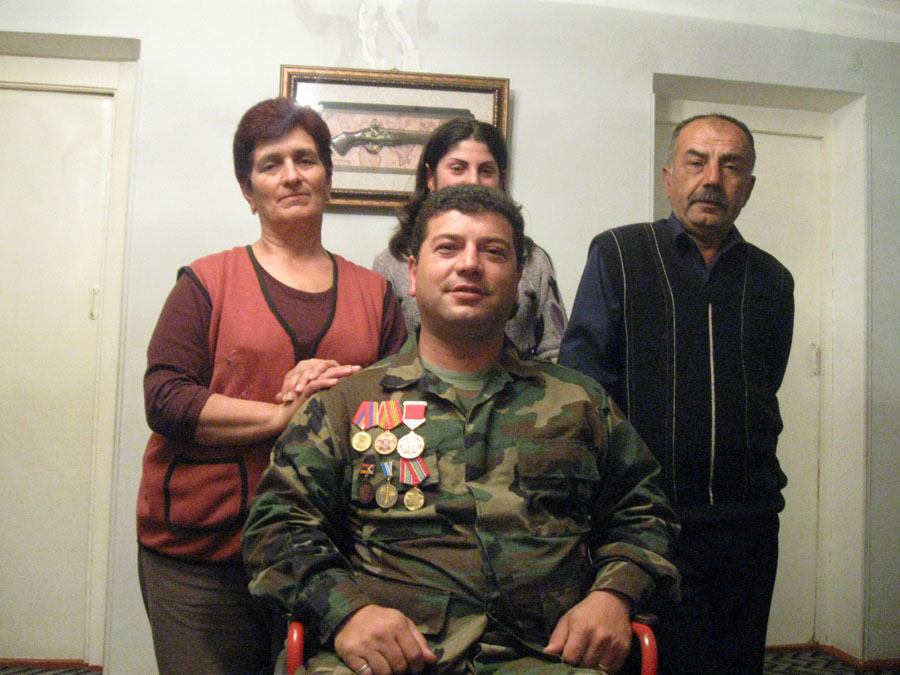 Давид с родителями и супругой. undefined