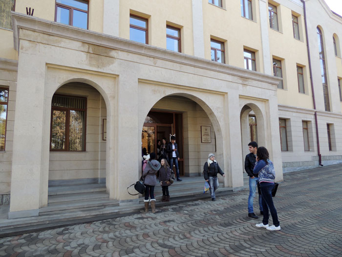 Школа №3 им. А.С.Грибоедова г.Степанакерта. Школа №3 им. А.С.Грибоедова г.Степанакерта.