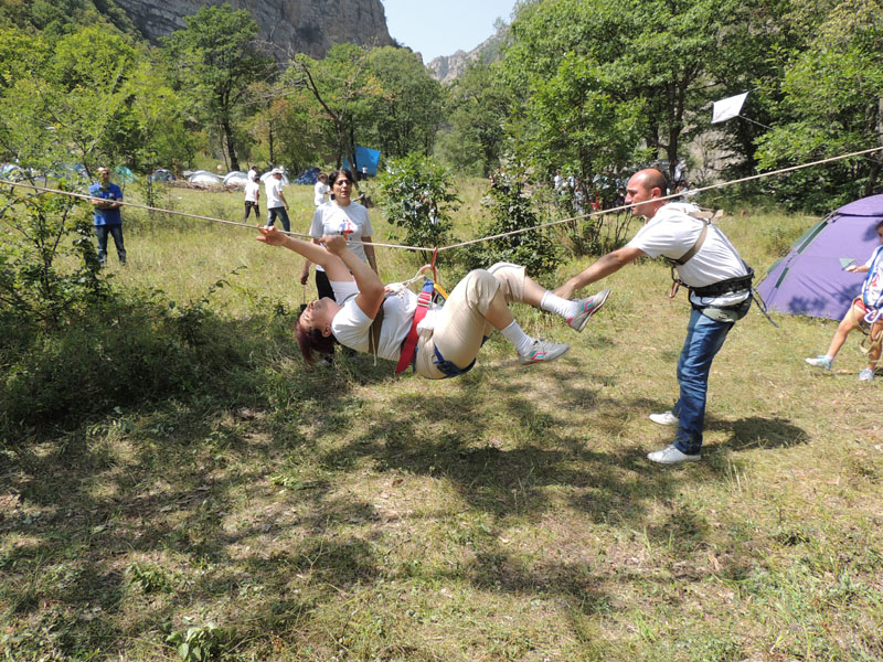 Семья Аллахвердянов из Степанакерта. Препятствие Навесная переправа. Семья Аллахвердянов из Степанакерта. Препятствие Навесная переправа.