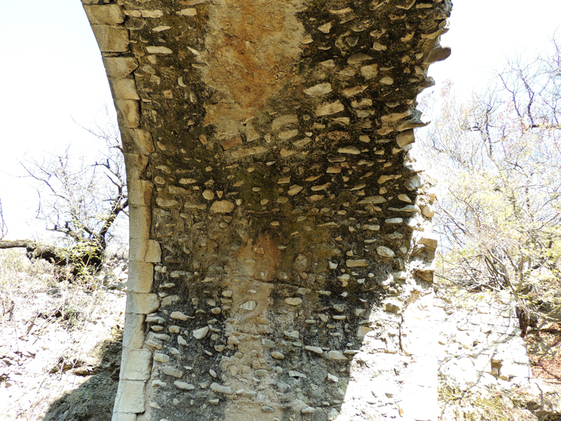 Мост Тадеоса. 1840г. с.Карашен.  Внутрення кладка моста