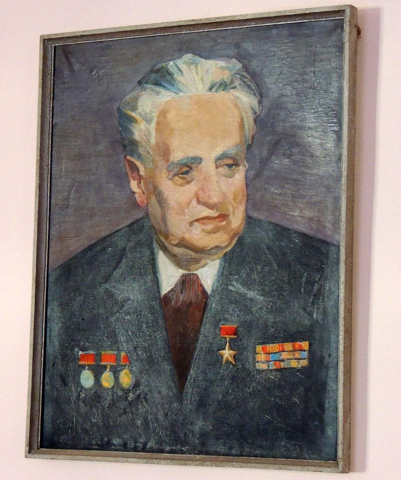 Портрет уроженца с.Цмакаог Марадакертского района академика Андроника Гевондовича Иосифьяна висит в здании администрации села. Портрет уроженца с.Цмакаог Марадакертского района академика Андроника Гевондовича Иосифьяна висит в здании администрации села.