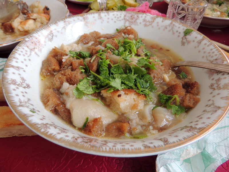 Можно, на вкус, конечно, покрошить немного зелени. Можно, на вкус, конечно, покрошить немного зелени.