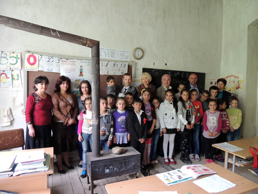 Фото на память. Тепло шло не только от печки-буржуйки... Фото на память. Тепло шло не только от печки-буржуйки...