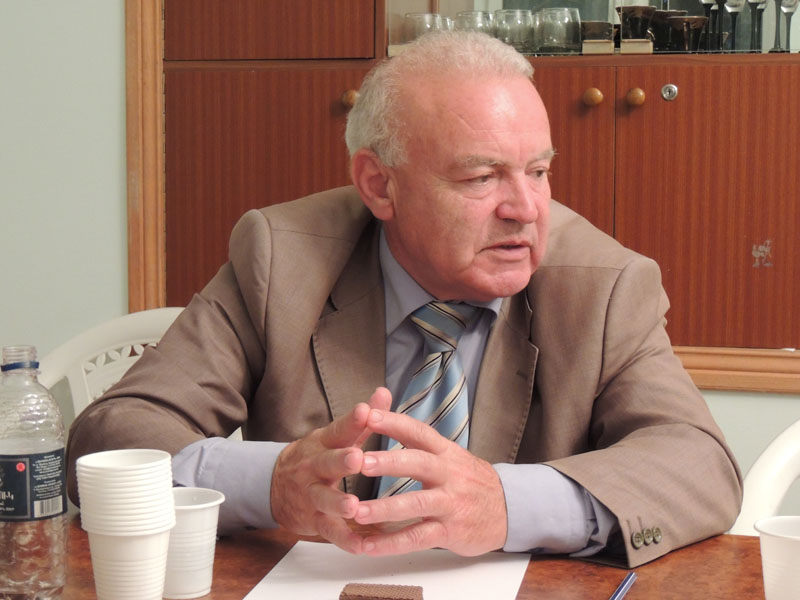 Профессор АрГУ Карен Арамян. Профессор АрГУ Карен Арамян.