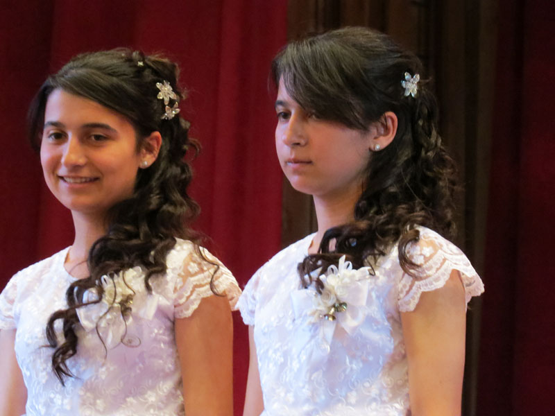 Близнецы Алла и Яна Аванесяны. Хотят стать врачами. Близнецы Алла и Яна Аванесяны. Хотят стать врачами.