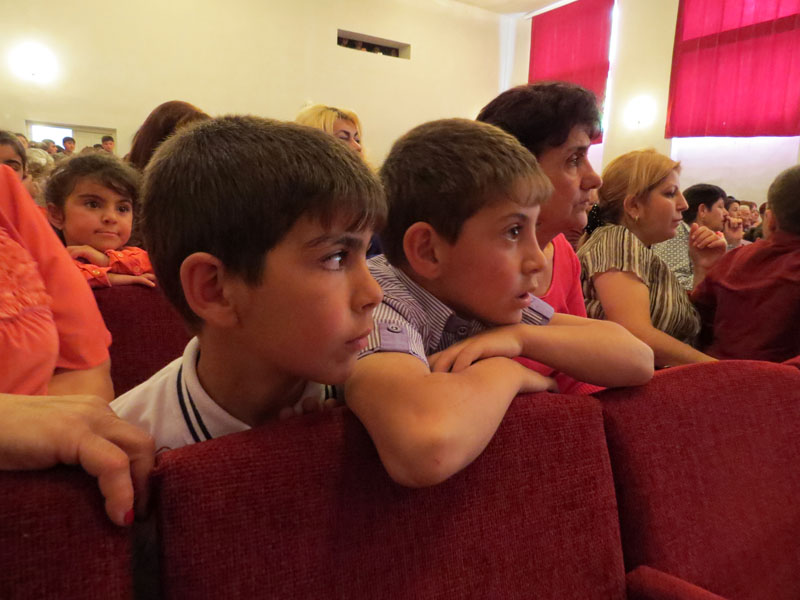 У каждого из этих пацанов кто-то заканчивает школу... У каждого из этих пацанов кто-то заканчивает школу...