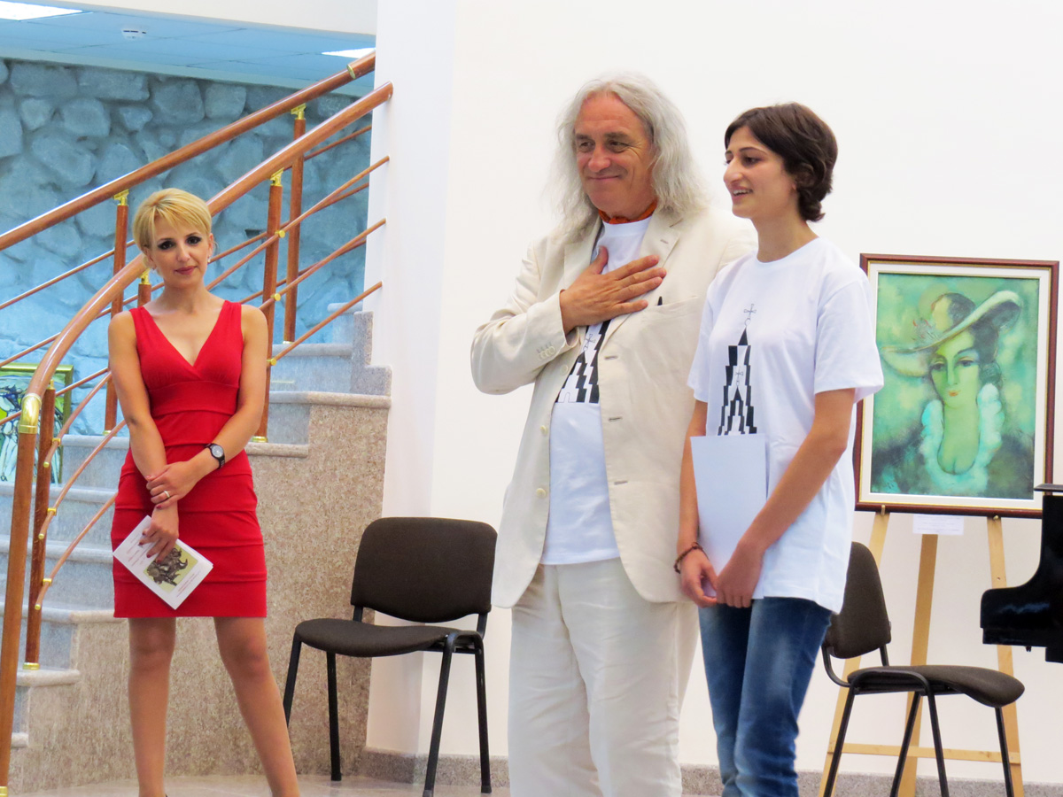 Итальянский скульптор Массимо Лирри благодарит за приём... Итальянский скульптор Массимо Лирри благодарит за приём...