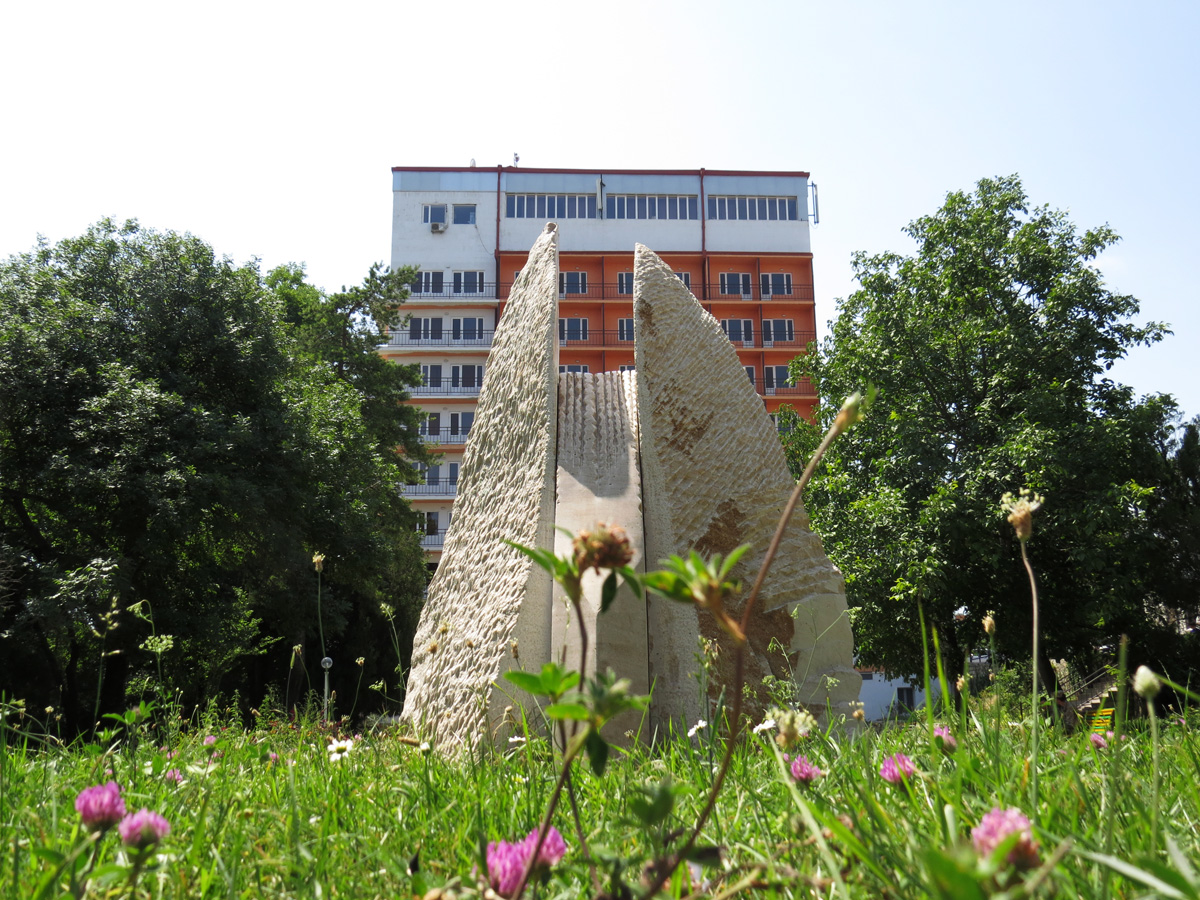 Памятник ангела в сквере дружбы между городами Шуши и Лос-Анджелеса в г.Шуши. Памятник ангела в сквере дружбы между городами Шуши и Лос-Анджелеса в г.Шуши.
