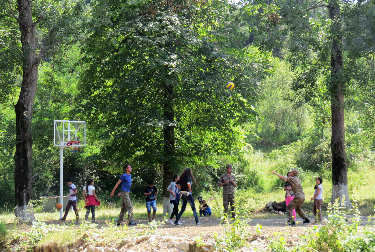 ... третья в баскетбол ... третья в баскетбол