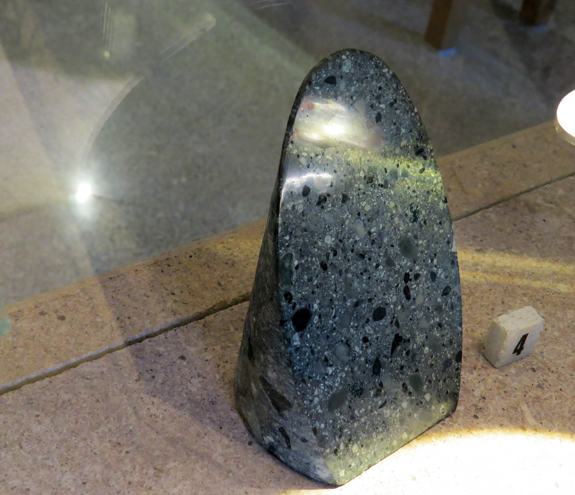 Кемберлитовая трубка. Кемберлитовая трубка.