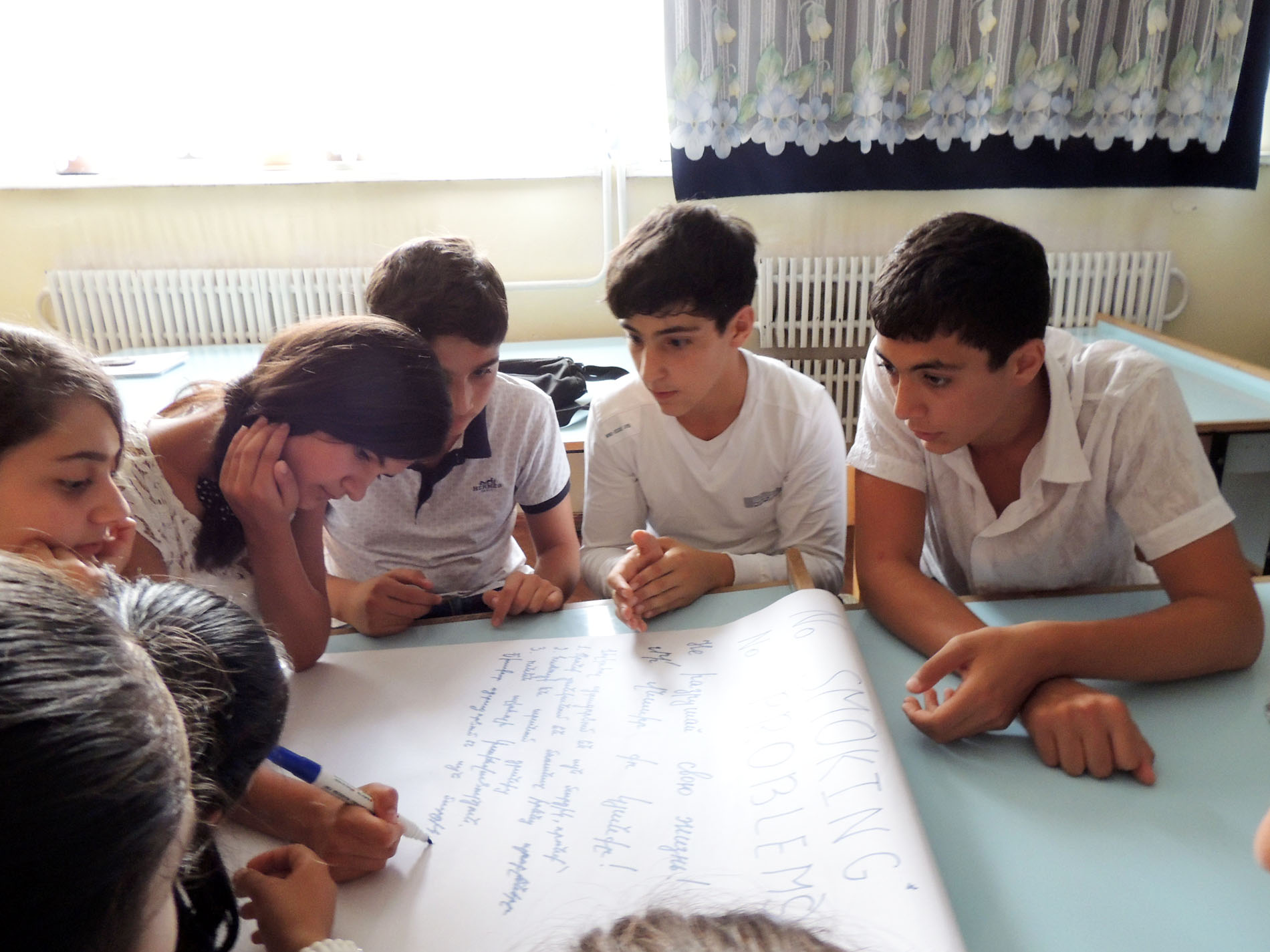 Вторая группа готовит ответы на задание, почему люди курят и пьют. Вторая группа готовит ответы на задание, почему люди курят и пьют.