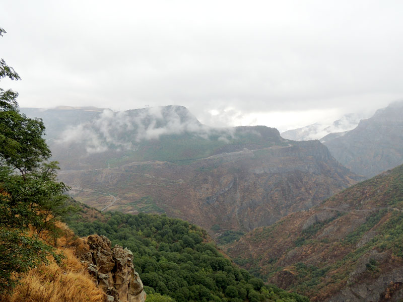 Дорога. Снято с северной части монастыря. Дорога. Снято с северной части монастыря.