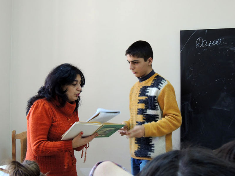 Урок физики в 10 классе школы №3 г.Степанакерта. Педагог Анаит Товмасян. Урок физики в 10 классе школы №3 г.Степанакерта. Педагог Анаит Товмасян.
