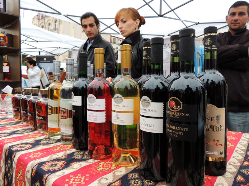 Продукция Степанакертского коньячного завода. Продукция Степанакертского коньячного завода.