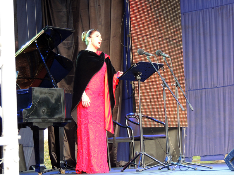 Дочь Монсеррат Кабалье,известная сопрано Монсеррат Марти Дочь Монсеррат Кабалье,известная сопрано Монсеррат Марти