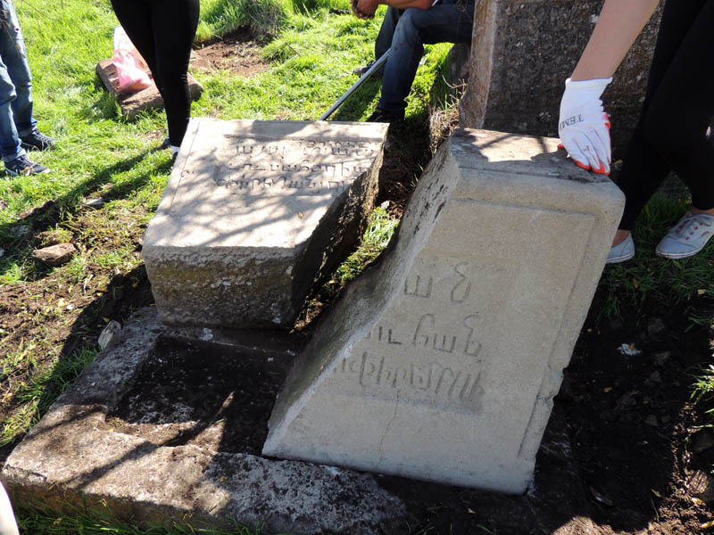 Сперва подтянули один кусок камня... Сперва подтянули один кусок камня...