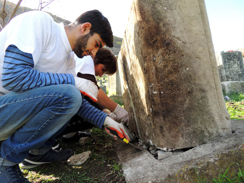 А здесь уже надо заделать цементом. А здесь уже надо заделать цементом.