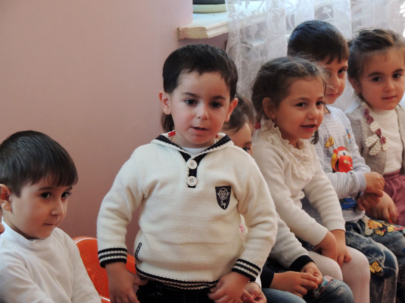 Малыш Гарик читает отрывок из стихотворения. Малыш Гарик читает отрывок из стихотворения.