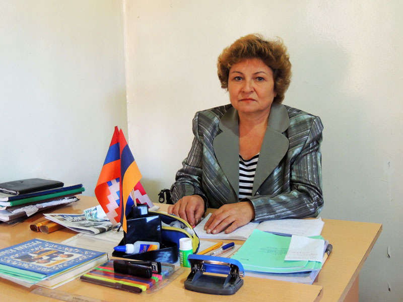 Директор школы Елена Аванесян. Директор школы Елена Аванесян.