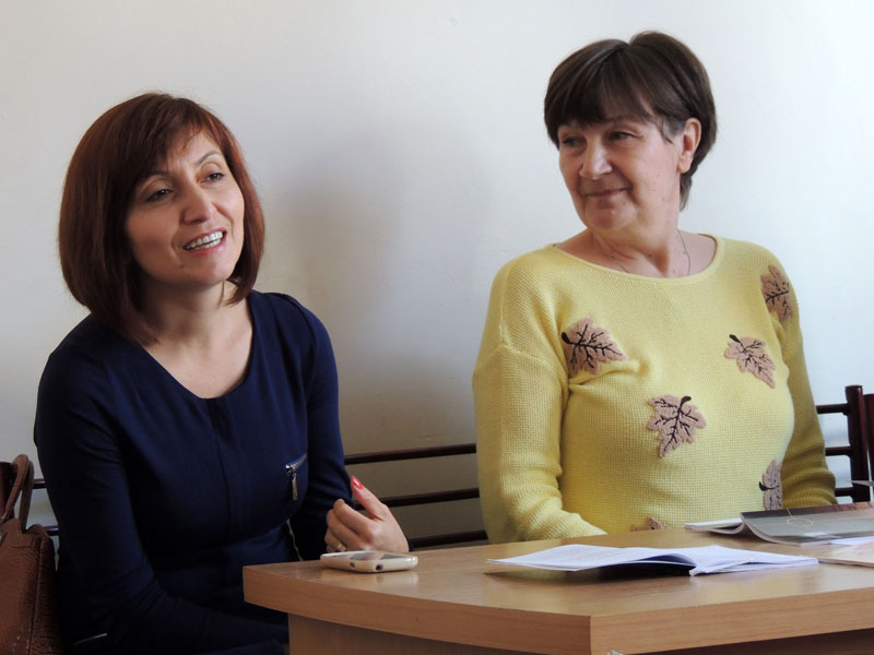 Сирвард, супруга Ашота Бегларяна, отвечает на вопросы, адресованные ей.