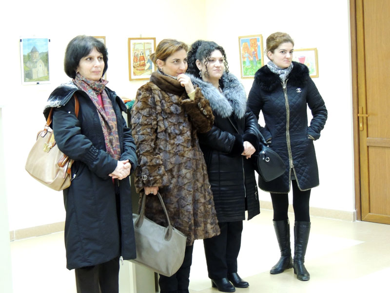 Слушают песню Мануш. Слушают песню Мануш.