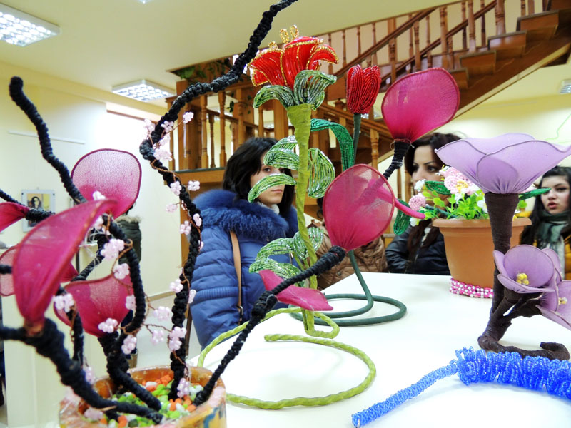 А эта работа сделана из колготок. А эта работа сделана из колготок.