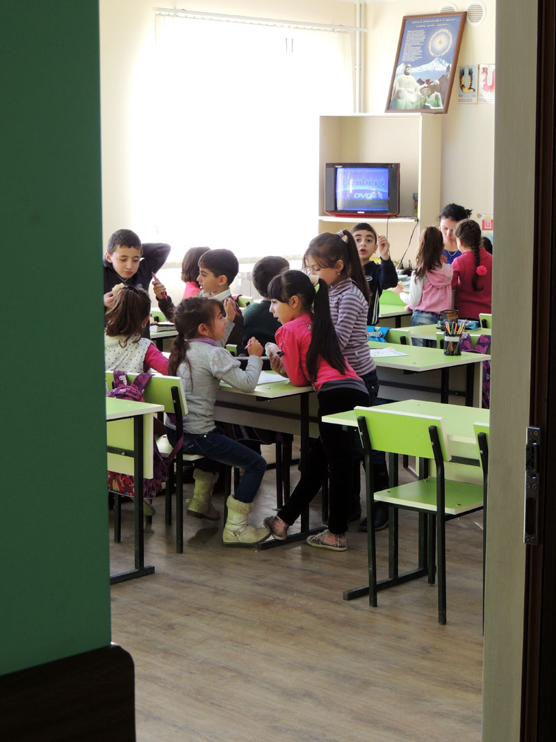 А кто-то решил остаться в классе во время перемены. А кто-то решил остаться в классе во время перемены.