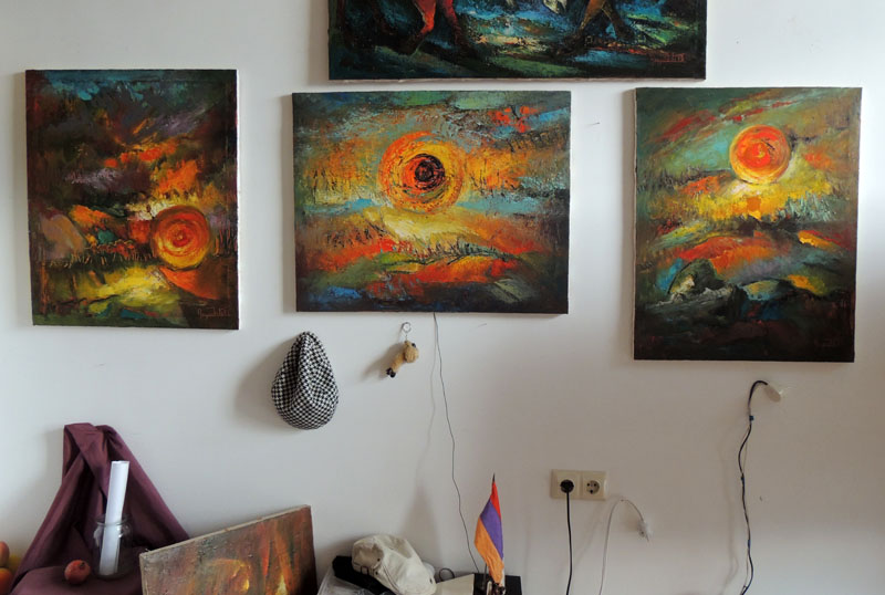 Триптих (произведение искусства, состоящее из трёх картин, барельефов и др.). Триптих (произведение искусства, состоящее из трёх картин, барельефов и др.).